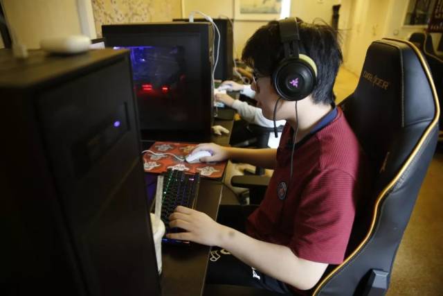 Top Esports 击败 G2 Esports 进入 2025 年全球总决赛半决赛