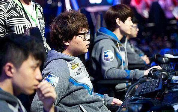 【LCS】TSM官推：下放辅助选手Shenyi至二队 上调Yursan为一队首发辅助